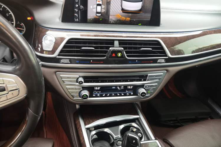 Used BMW 7 Series 2017 740Li xDrive Luxury Edition Audio And AC Panel
