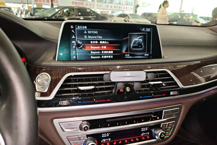 Used BMW 7 Series 2017 740Li xDrive Luxury Edition Audio And AC Panel