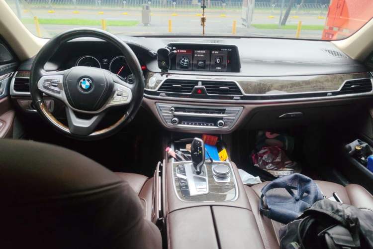 Used BMW 7 Series 2017 730Li Luxury Model Center Console