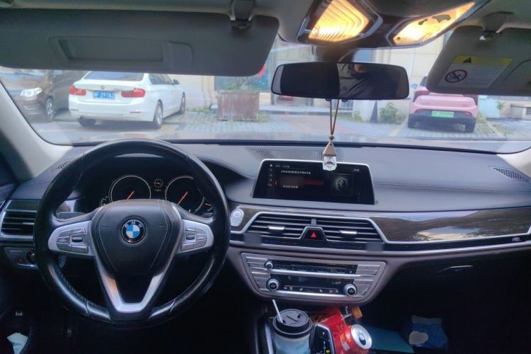 Used BMW 7 Series 2017 730Li Leading Model Center Console