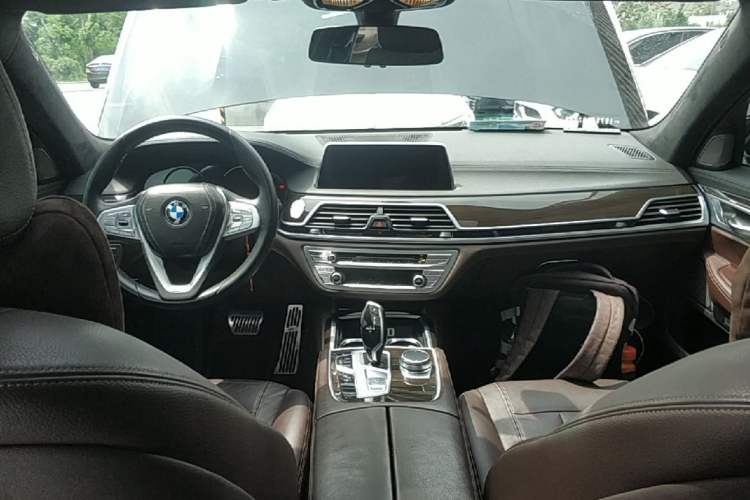 Used BMW 7 Series 2017 730Li Leading Model Center Console