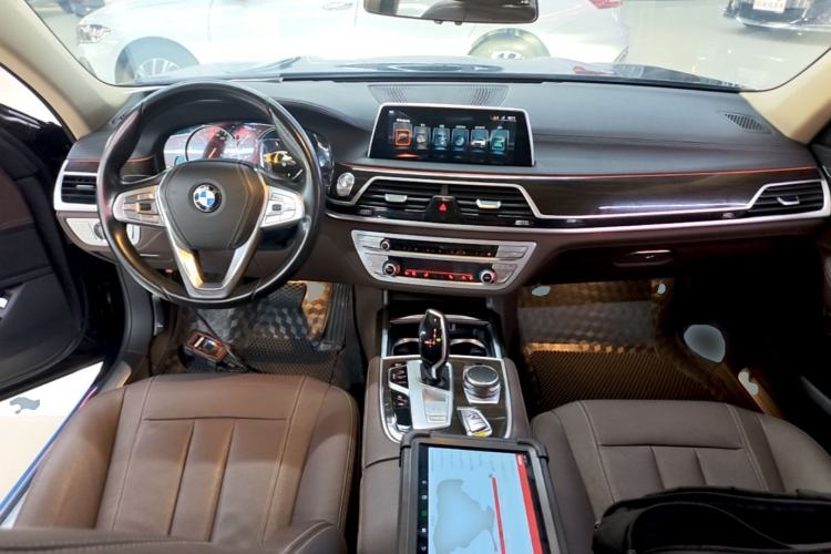 Used BMW 7 Series 2017 730Li Leading Model Center Console