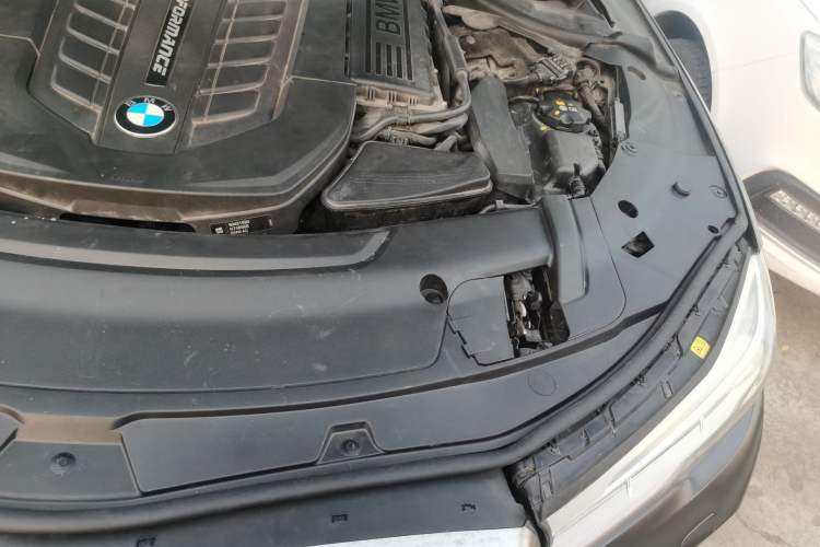 Used BMW 7 Series 2017 M760Li xDrive Engine Bay Left