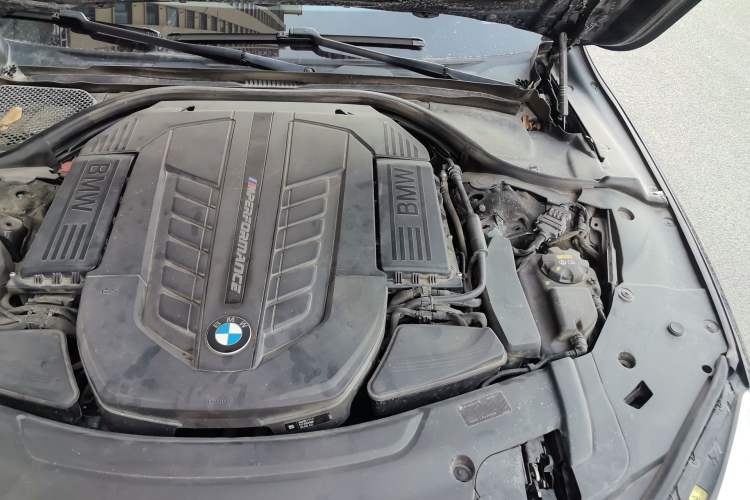 Used BMW 7 Series 2017 M760Li xDrive Engine Bay Left
