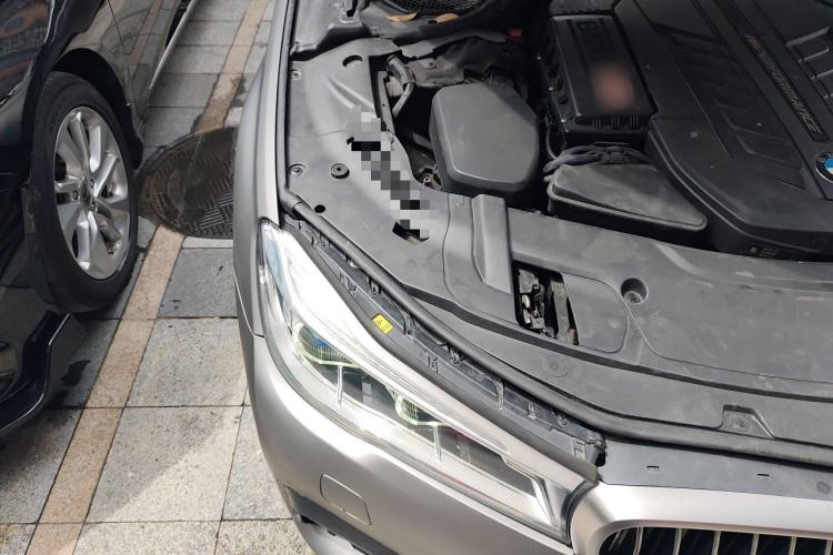 Used BMW 7 Series 2017 M760Li xDrive Engine Bay Right