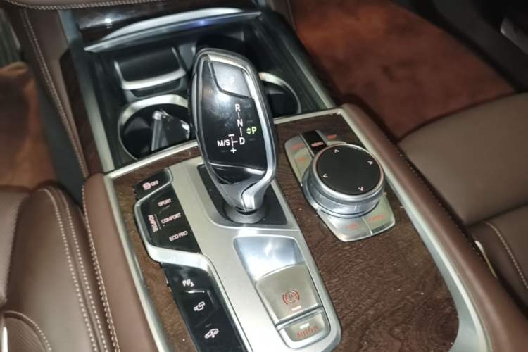 Used BMW 7 Series 2017 740Li xDrive Luxury Edition Gear Lever