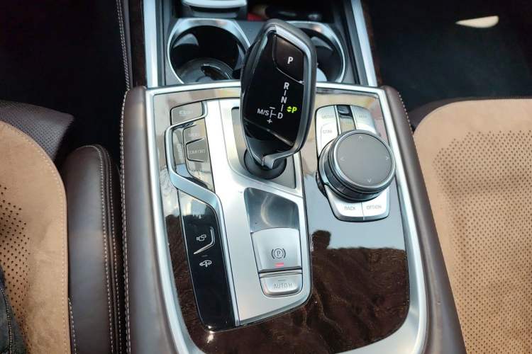 Used BMW 7 Series 2017 740Li xDrive Luxury Edition Gear Lever