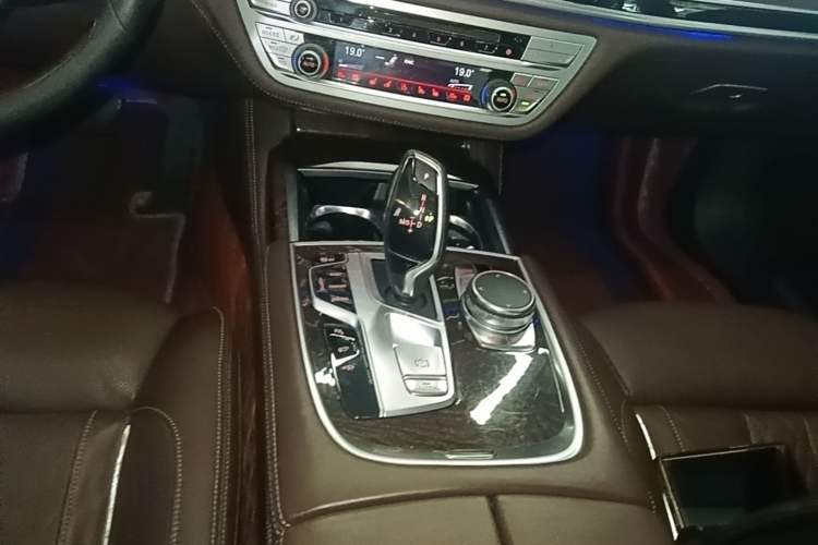 Used BMW 7 Series 2017 740Li xDrive Luxury Edition Gear Lever