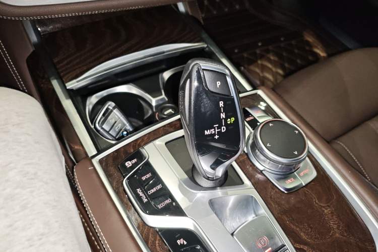 Used BMW 7 Series 2017 740Li xDrive Luxury Edition Gear Lever