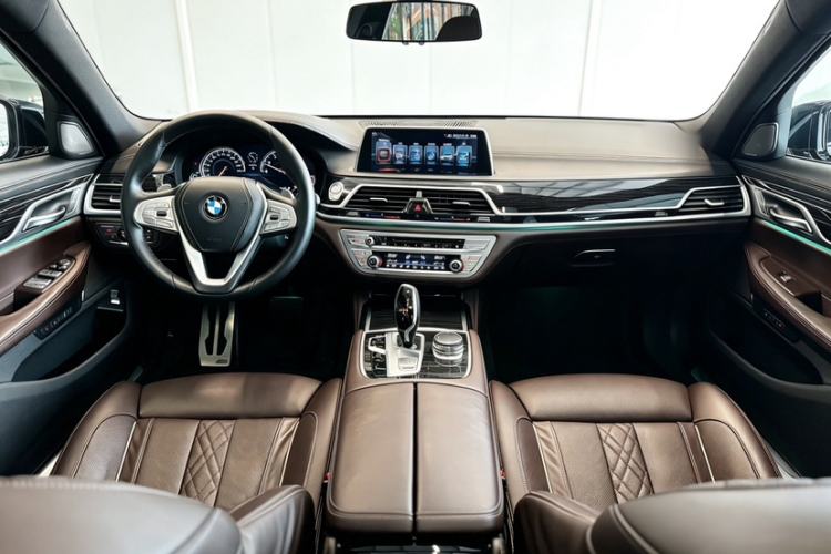 Used BMW 7 Series 2017 730Li Luxury Model Interior 10