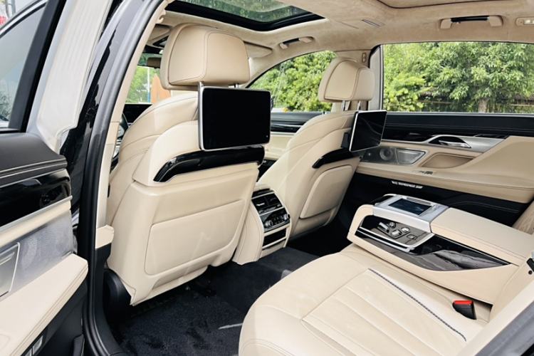 Used BMW 7 Series 2017 740Li xDrive Luxury Edition Interior 11