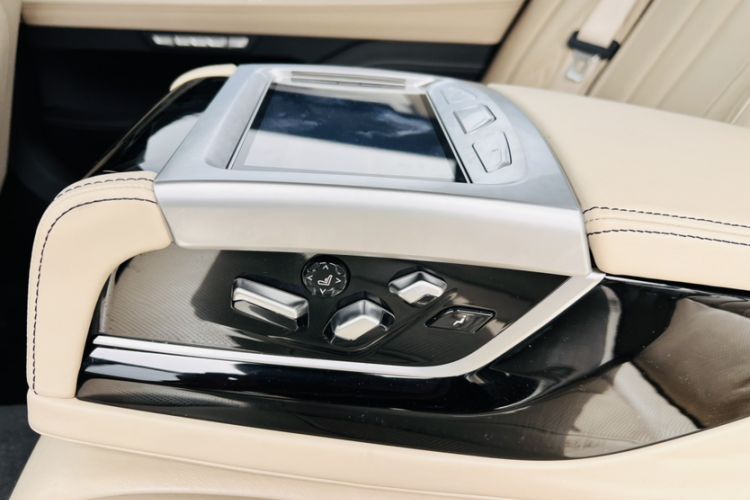 Used BMW 7 Series 2017 740Li xDrive Luxury Edition Interior 7