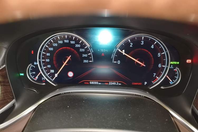 Used BMW 7 Series 2017 740Li xDrive Luxury Edition Odometer Close Up