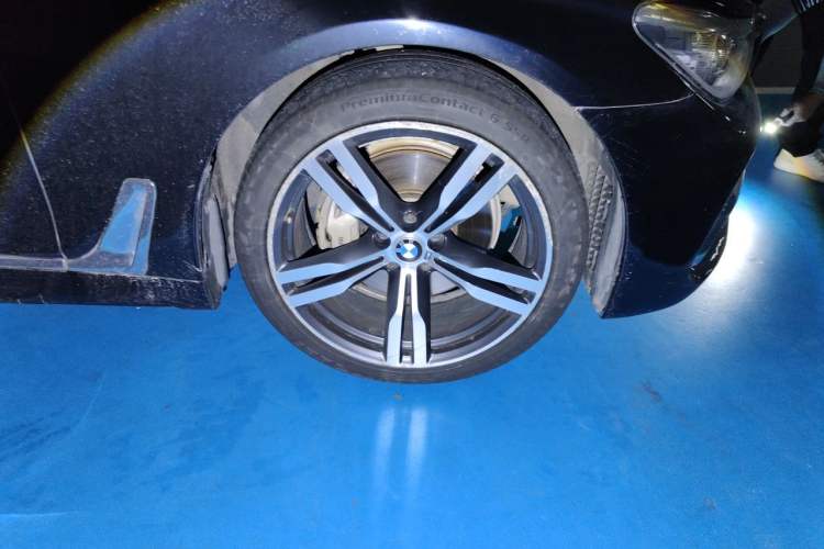 Used BMW 7 Series 2017 740Li Luxury Edition Right Front Wheel Hub
