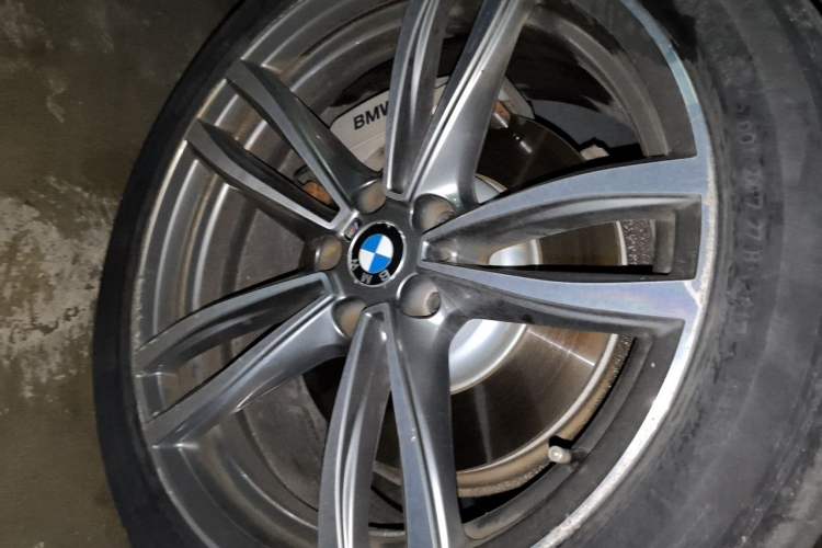 Used BMW 7 Series 2017 730Li Leading Model Right Front Wheel Hub