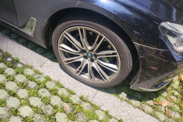 Used BMW 7 Series 2017 740Li xDrive Luxury Edition Right Front Wheel Hub