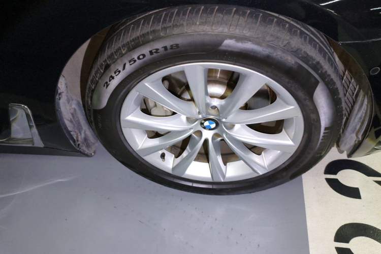 Used BMW 7 Series 2017 730Li Luxury Model Right Front Wheel Hub