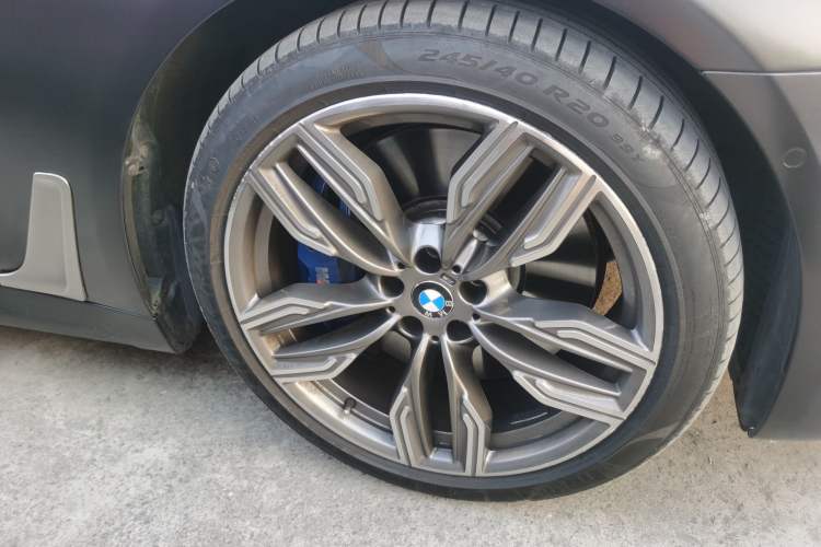 Used BMW 7 Series 2017 M760Li xDrive Right Front Wheel Hub
