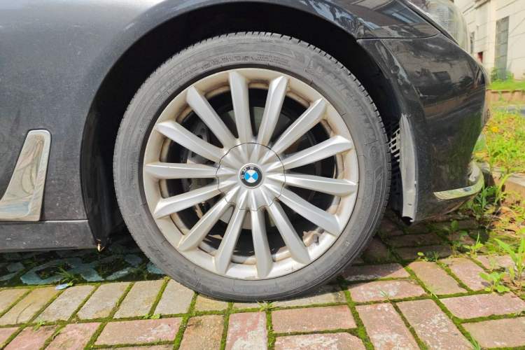 Used BMW 7 Series 2017 740Li xDrive Personalized Custom Edition Right Front Wheel Hub