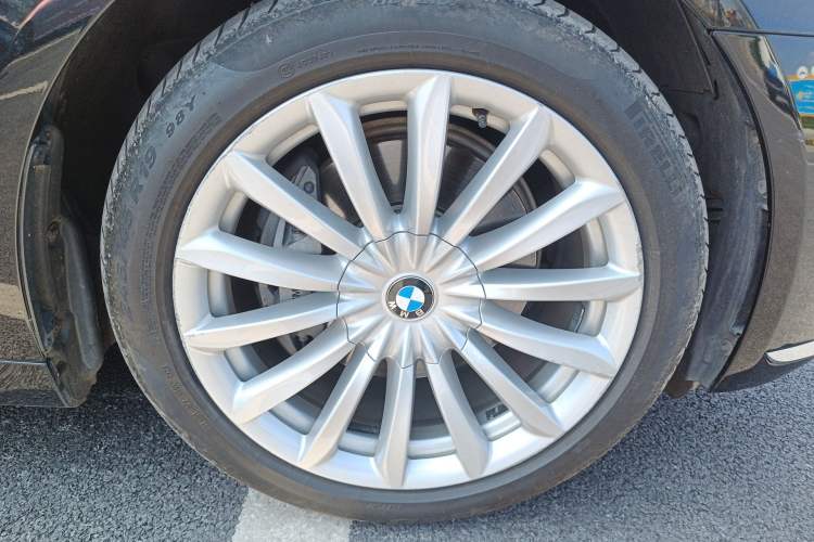 Used BMW 7 Series 2017 740Li Luxury Edition Right Front Wheel Hub