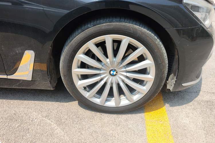 Used BMW 7 Series 2017 740Li xDrive Luxury Edition Right Front Wheel Hub