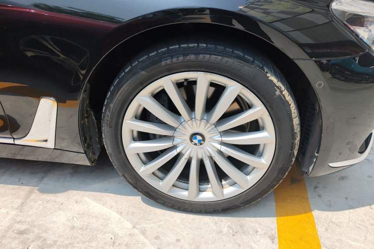 Used BMW 7 Series 2017 740Li xDrive Luxury Edition Right Front Wheel Hub
