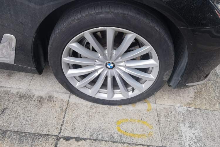 Used BMW 7 Series 2017 740Li xDrive Luxury Edition Right Front Wheel Hub
