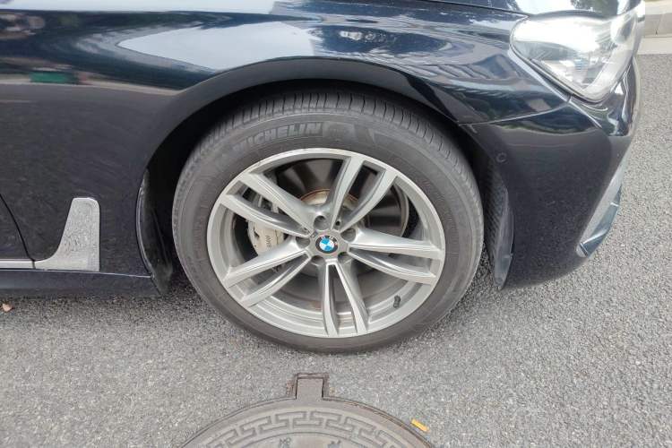 Used BMW 7 Series 2017 740Li xDrive Luxury Edition Right Front Wheel Hub
