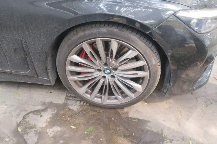 Used BMW 7 Series 2017 740Li xDrive Luxury Edition Right Front Wheel Hub