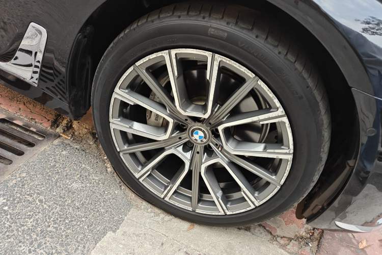 Used BMW 7 Series 2017 740Li xDrive Luxury Edition Right Front Wheel Hub