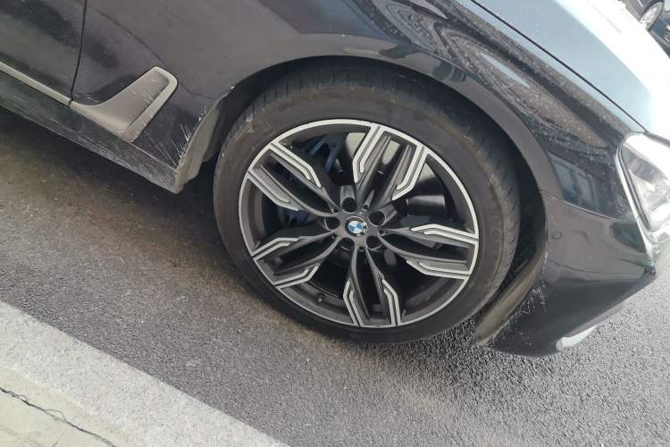 Used BMW 7 Series 2017 M760Li xDrive Right Front Wheel Hub