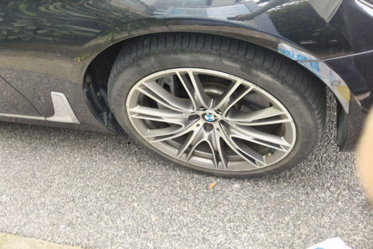 Used BMW 7 Series 2017 750Li xDrive Personalized Custom Edition Four-Seater Right Front Wheel Hub