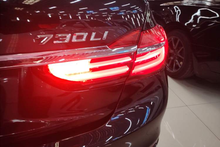 Used BMW 7 Series 2017 730Li Leading Model Right Rear Taillight