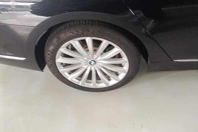 Used BMW 7 Series 2017 740Li xDrive Luxury Edition Right Rear Wheel Hub