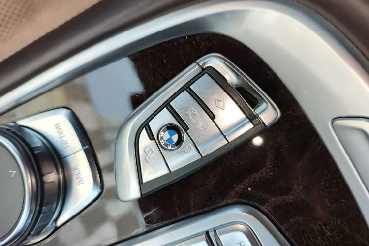 Used BMW 7 Series 2017 740Li xDrive Luxury Edition Vehicle Key