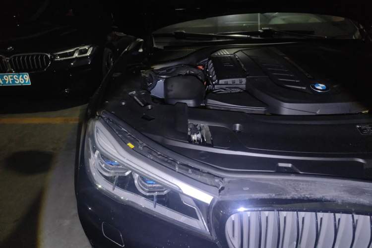 Used BMW 7 Series 2017 M760Li xDrive Excellence Luxury Edition Engine Bay Right