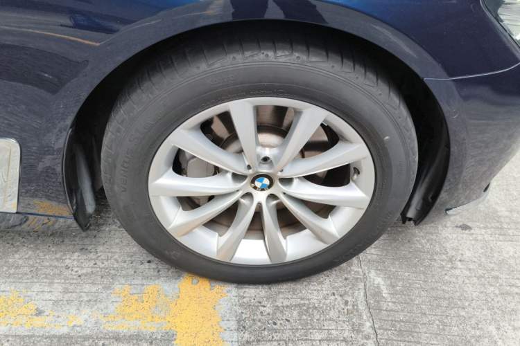 Used BMW 7 Series 2017 730Li Leading Model Right Front Wheel Hub