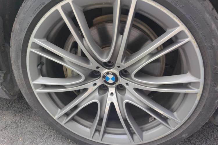 Used BMW 7 Series  Right Front Wheel Hub