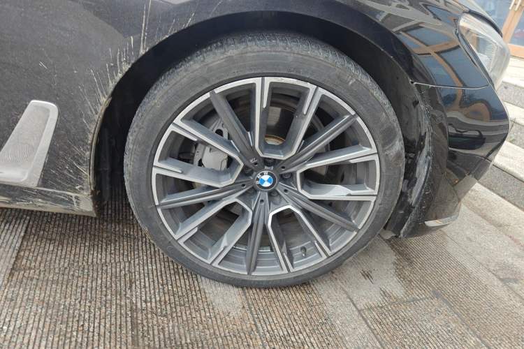 Used BMW 7 Series 2017 740Li xDrive Luxury Edition Right Front Wheel Hub