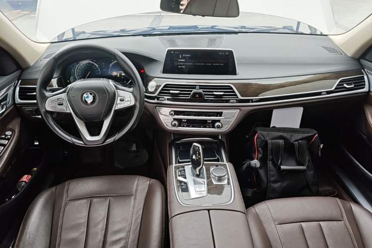 Used BMW 7 Series 2017 730Li Leading Model Center Console
