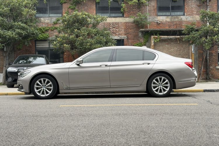 Used BMW 7 Series 2017 730Li Luxury Model Exterior 2
