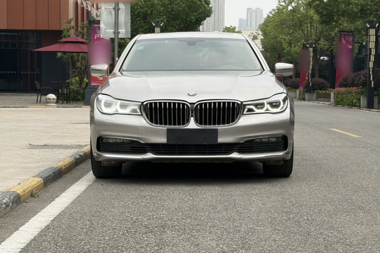 Used BMW 7 Series 2017 730Li Luxury Model Exterior 4