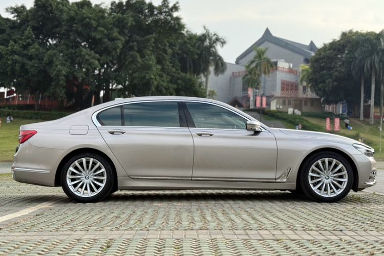 Used BMW 7 Series 2017 730Li Luxury Model Exterior 5