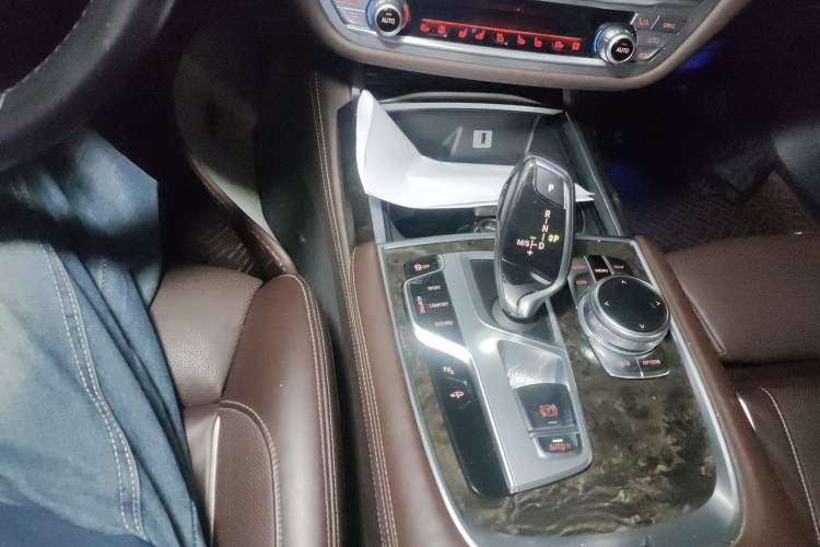 Used BMW 7 Series 2017 740Li Luxury Edition Gear Lever