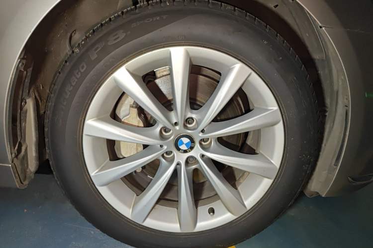 Used BMW 7 Series 2017 730Li Leading Model Right Front Wheel Hub
