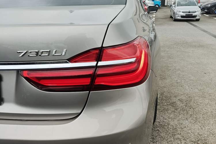 Used BMW 7 Series 2017 730Li Leading Model Right Rear Taillight