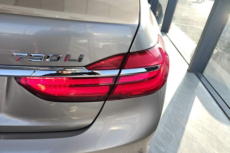 Used BMW 7 Series 2017 730Li Leading Model Right Rear Taillight