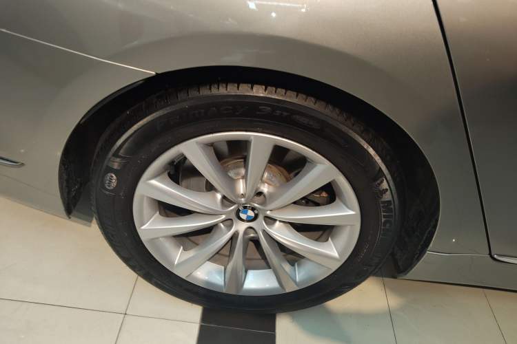 Used BMW 7 Series 2017 730Li Leading Model Right Rear Wheel Hub