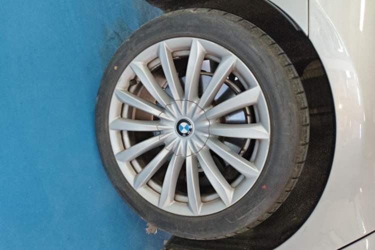 Used BMW 7 Series 2017 740Li Luxury Edition Right Rear Wheel Hub
