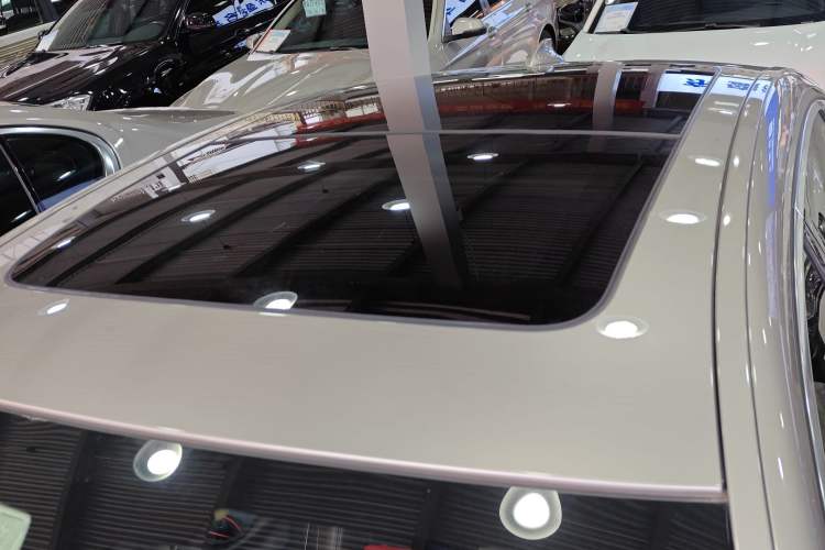 Used BMW 7 Series 2017 730Li Luxury Model Roof